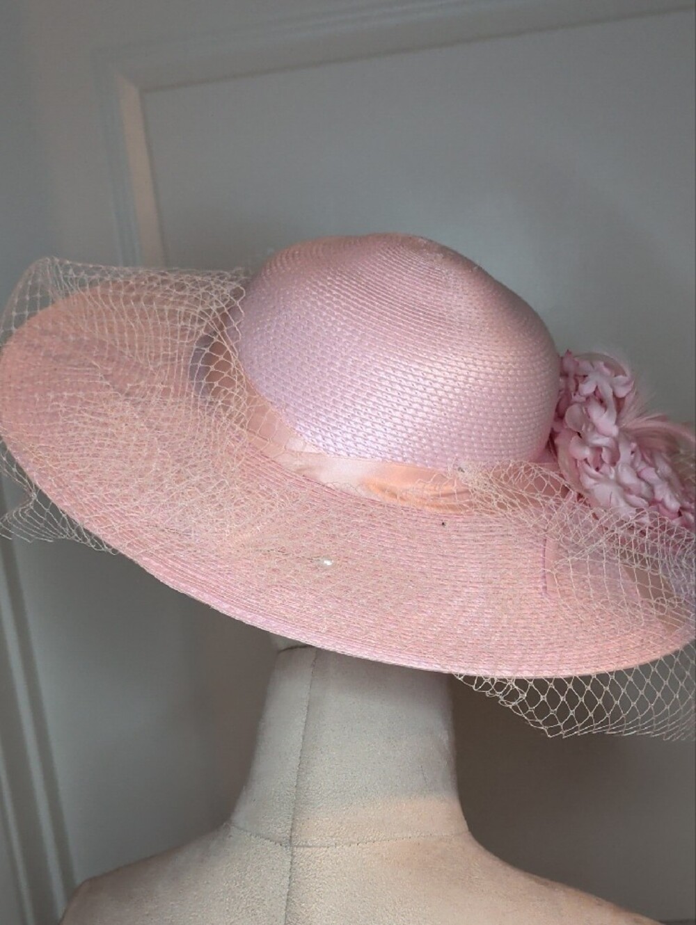 Vintage Pink Wide-Brim Picture Hat with Veil and Floral Trim Pastel Wedding - Picture 5 of 9
